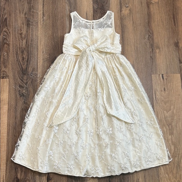 Cinderella Cream Girls Dress Formal layered tie back with zip up back - Picture 9 of 13